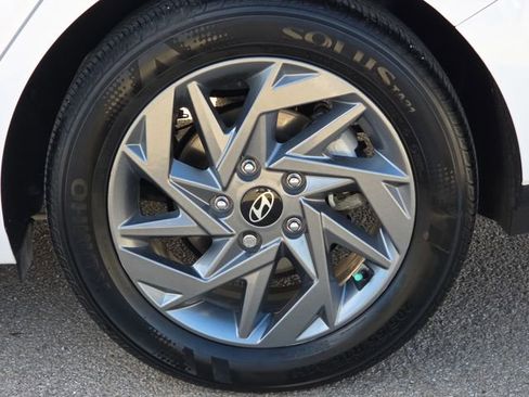 Certified 2024 Hyundai Elantra SEL image 9