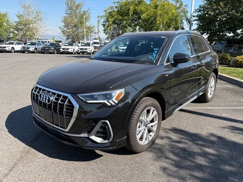 Used 2023 Audi Q3 2.0T Premium w/ Convenience Package AWD/4WD image 3