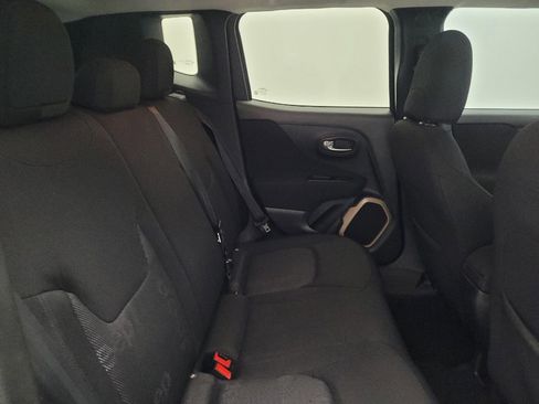 Used 2017 Jeep Renegade Latitude FWD image 19