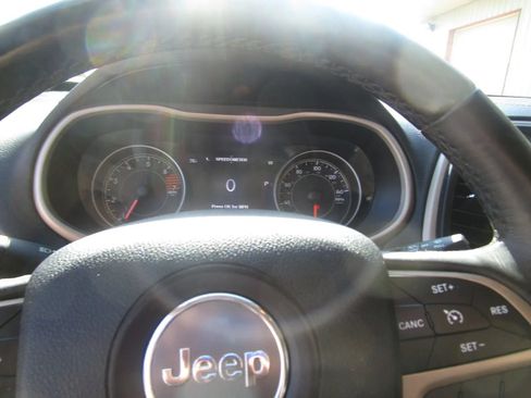 Used 2016 Jeep Cherokee Limited AWD/4WD image 15