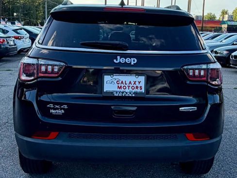 Used 2018 Jeep Compass Latitude w/ Popular Equipment Group AWD/4WD image 4