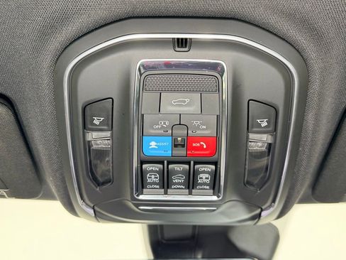 Used 2024 Jeep Grand Cherokee L Limited w/ Luxury Tech Group II AWD/4WD image 15