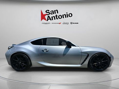 Used 2022 Toyota GR86 Premium RWD image 9
