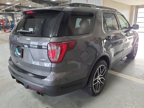 Used 2019 Ford Explorer Sport image 5