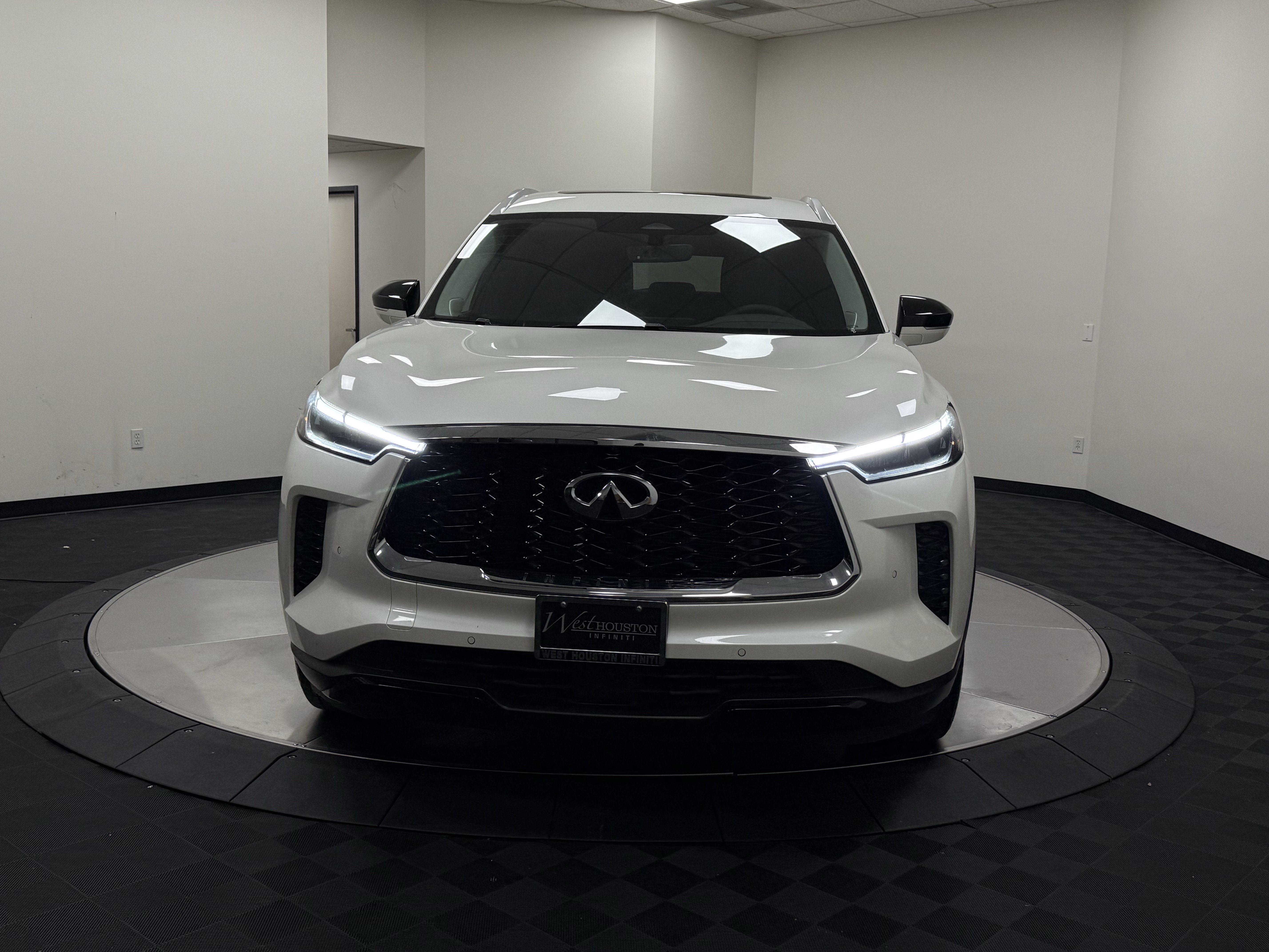 Certified 2024 INFINITI QX60 Luxe w/ Performance Audio Package FWD image 2