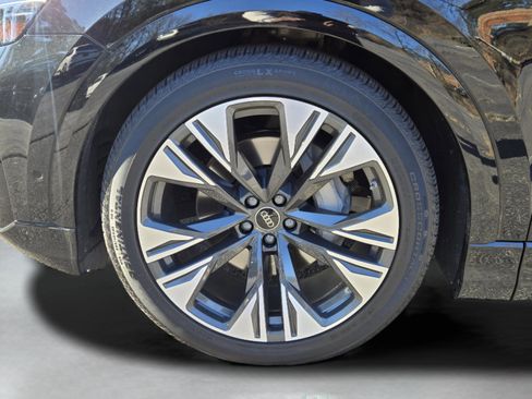 Used 2025 Audi Q8 Prestige w/ Prestige Package image 35