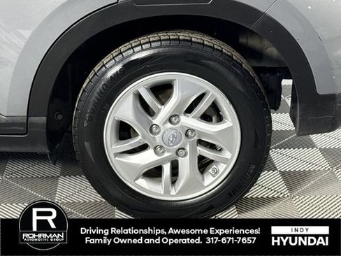 Used 2020 Hyundai Venue SEL image 9