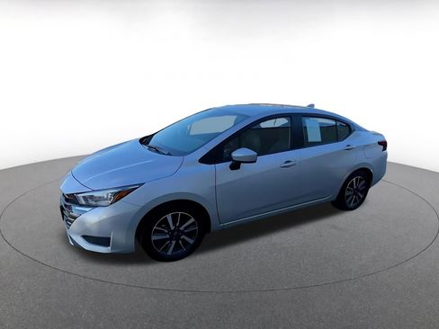 Used 2025 Nissan Versa SV image 8