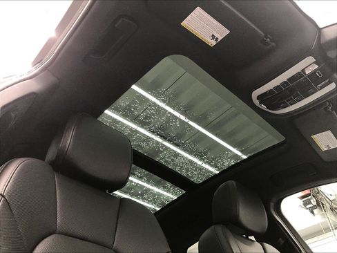 Used 2018 Porsche Macan AWD/4WD image 26
