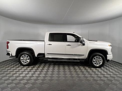 Used 2025 Chevrolet Silverado 2500 High Country w/ High Country Premium Package image 5