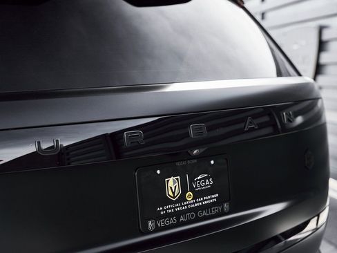 Used 2024 Land Rover Range Rover Long Wheelbase SE image 18