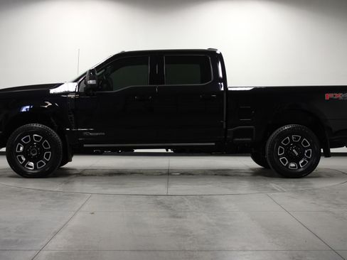 Used 2025 Ford F250 Platinum w/ FX4 Off-Road Package image 7