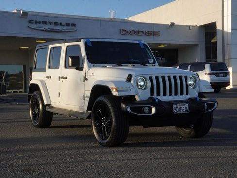 Used 2022 Jeep Wrangler Unlimited Sahara image 2