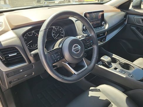 Used 2021 Nissan Rogue SV w/ Premium Package FWD image 18