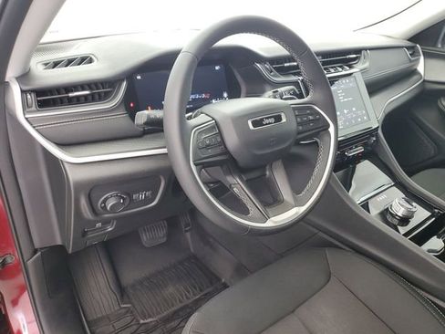 Used 2023 Jeep Grand Cherokee Laredo image 19