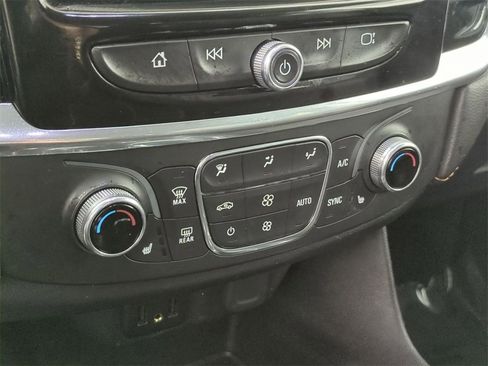 Certified 2020 Chevrolet Traverse LT image 11