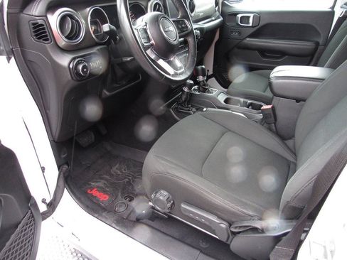 Used 2018 Jeep Wrangler Unlimited Sahara AWD/4WD image 15