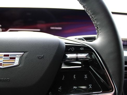 Used 2025 Cadillac Escalade Sport w/ Touring Package image 21