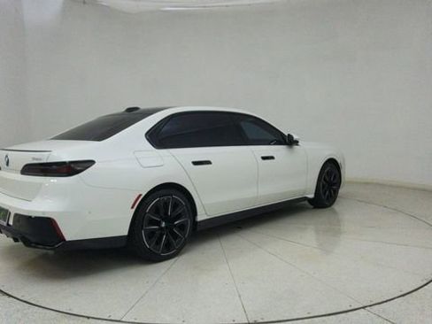 Used 2023 BMW 740i w/ Executive Package image 76