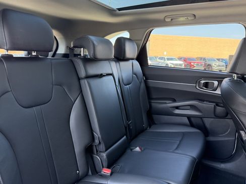 Used 2024 Kia Sorento S w/ Panoramic Sunroof Package AWD/4WD image 38