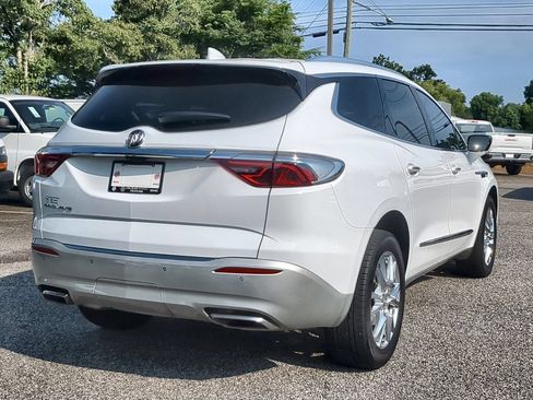 Used 2024 Buick Enclave Essence w/ Experience Buick Package FWD image 8