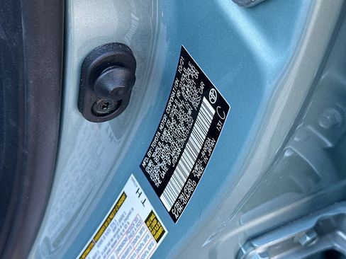 Used 2022 Toyota Prius LE image 36