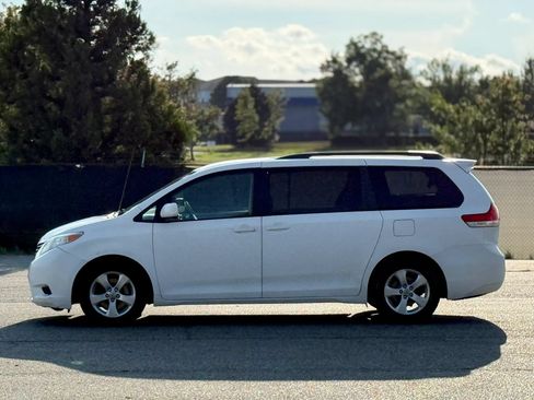 Used 2012 Toyota Sienna LE FWD image 8