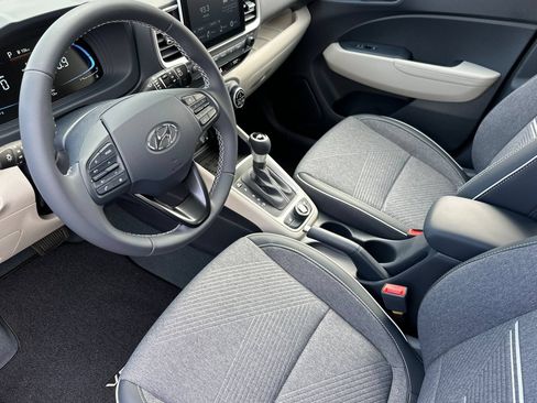 Used 2026 Hyundai Venue SEL FWD image 9