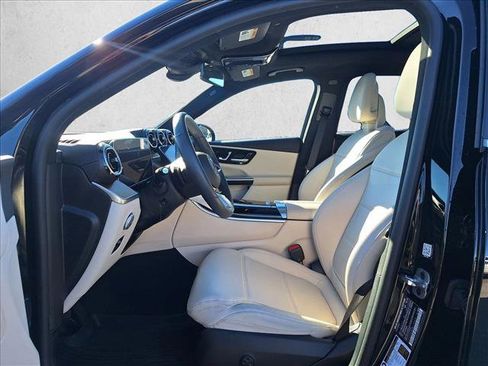 Used 2024 Mercedes-Benz GLC 300 4MATIC image 10