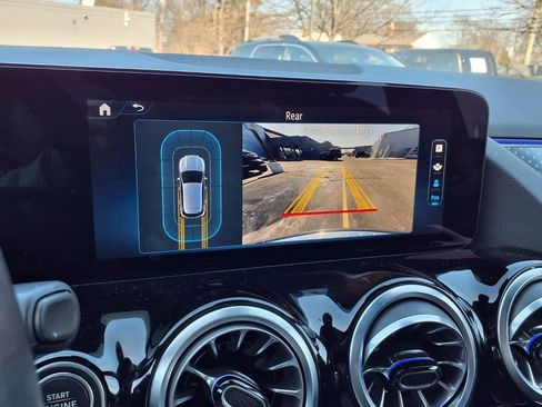 Used 2025 Mercedes-Benz GLA 250 4MATIC image 7