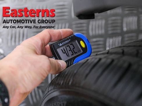 Used 2024 Hyundai Venue Limited image 30