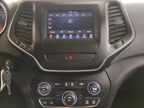 Used 2019 Jeep Cherokee Latitude w/ Popular Appearance Group FWD image 25