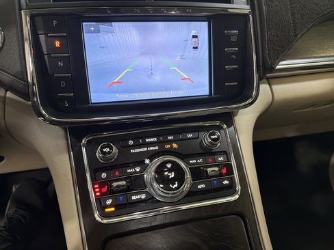 Used 2020 Lincoln Continental w/ Premium Package image 19