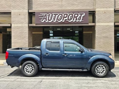 Used 2015 Nissan Frontier SV w/ SV Value Truck Package RWD image 4