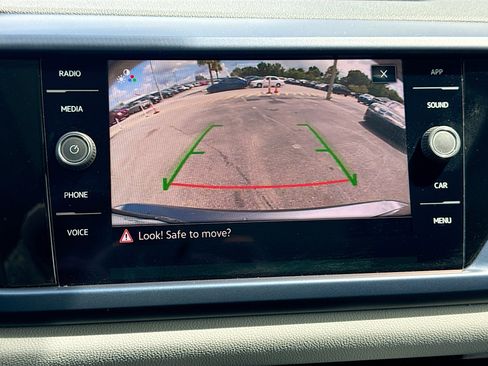Used 2022 Volkswagen Taos SE FWD image 33