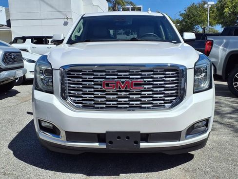 Used 2020 GMC Yukon Denali w/ Denali Premium Package image 2