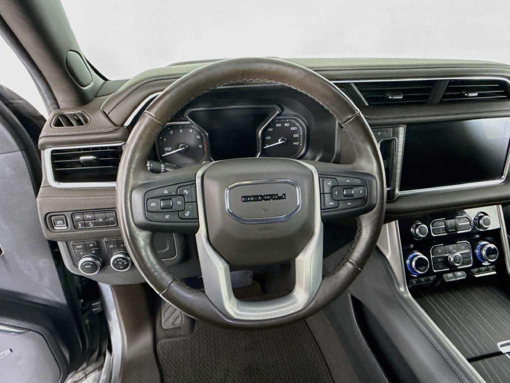 Used 2021 GMC Yukon XL Denali w/ Denali Premium Package AWD/4WD image 12