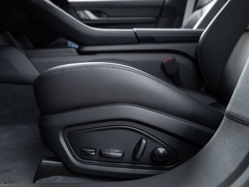 Certified 2026 Porsche Taycan AWD/4WD image 23
