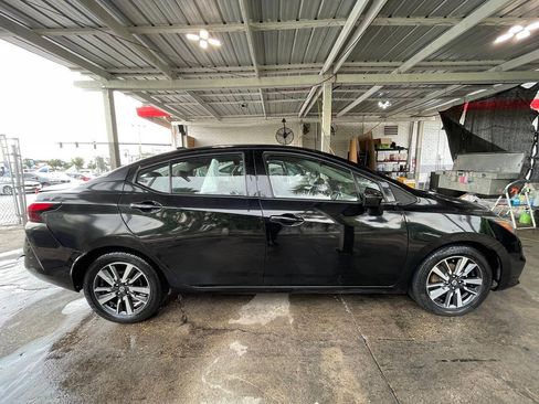 Used 2021 Nissan Versa SV FWD image 3