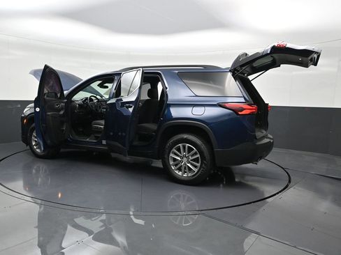 Used 2023 Chevrolet Traverse LT image 36