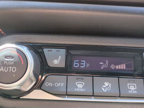 Used 2022 Nissan Versa SR w/ Convenience Package FWD image 32