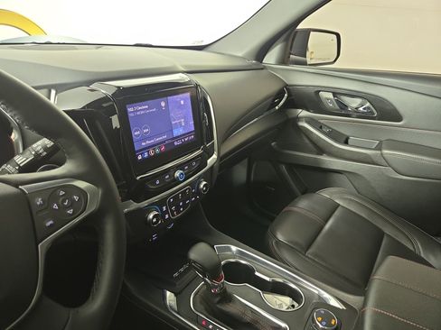 Used 2023 Chevrolet Traverse RS image 26