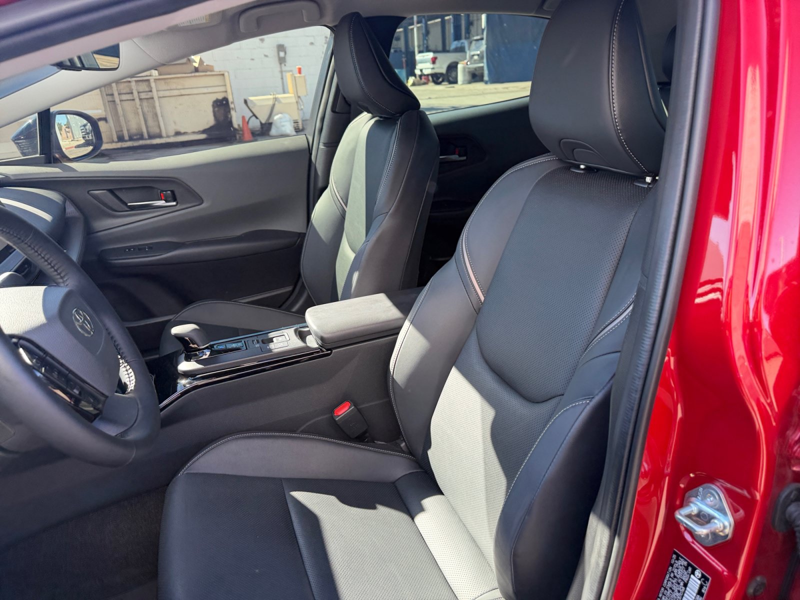 Used 2026 Toyota Prius XLE FWD image 15