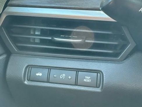 Used 2025 Nissan Altima 2.5 SV FWD image 17