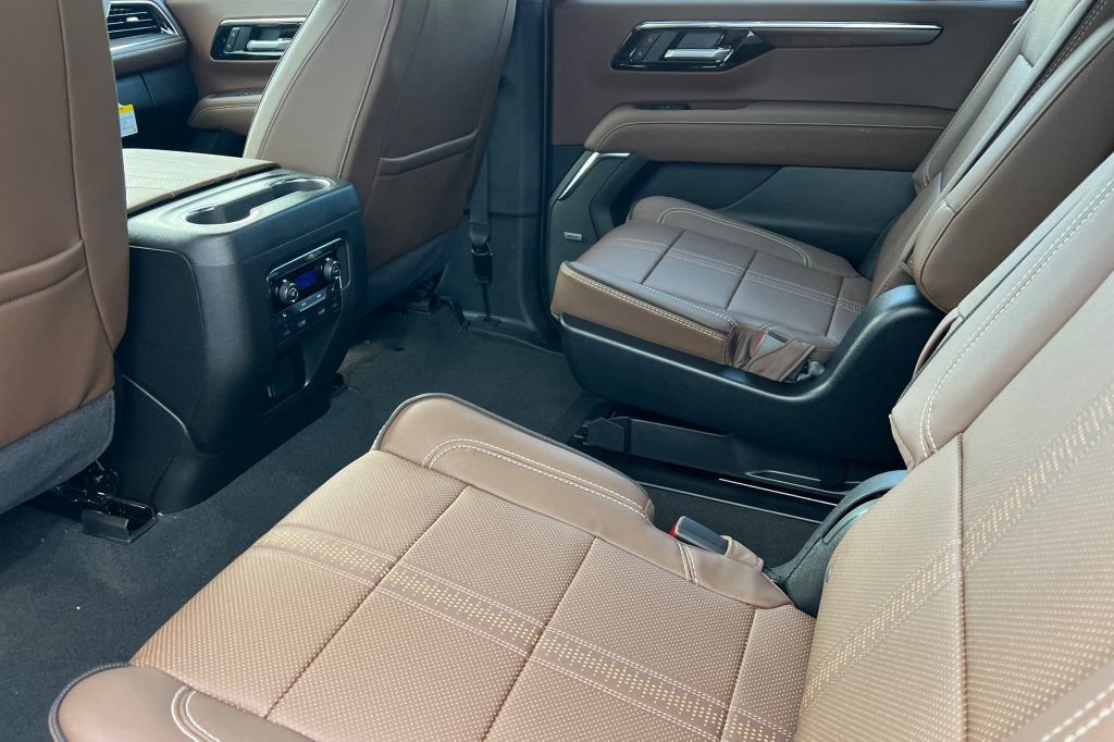 New 2026 Chevrolet Suburban High Country AWD/4WD image 9