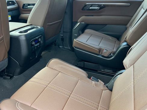 New 2026 Chevrolet Suburban High Country AWD/4WD image 9