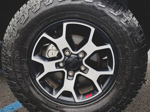 Used 2013 Jeep Wrangler Unlimited Sahara w/ Dual Top Group AWD/4WD image 2