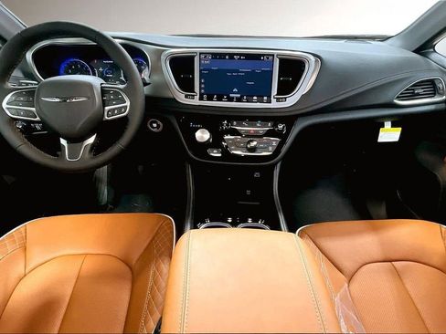New 2026 Chrysler Pacifica Pinnacle AWD/4WD image 5