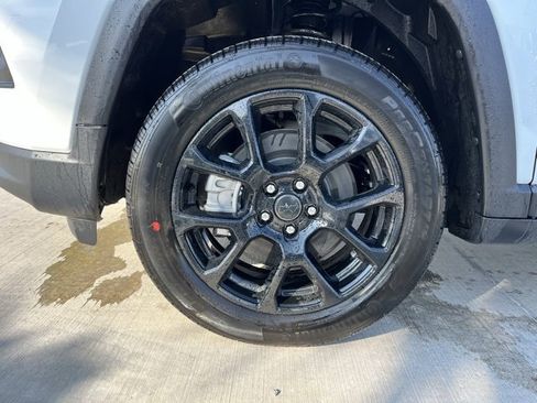 New 2026 Jeep Compass Latitude image 7