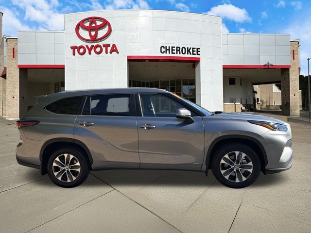 Used 2026 Toyota Highlander XLE AWD/4WD image 4